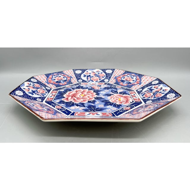 1970s Chinoiserie Toyo Japan Octagonal Imari-Style Blue and Pink Floral & Bird Platter For Sale - Image 11 of 14