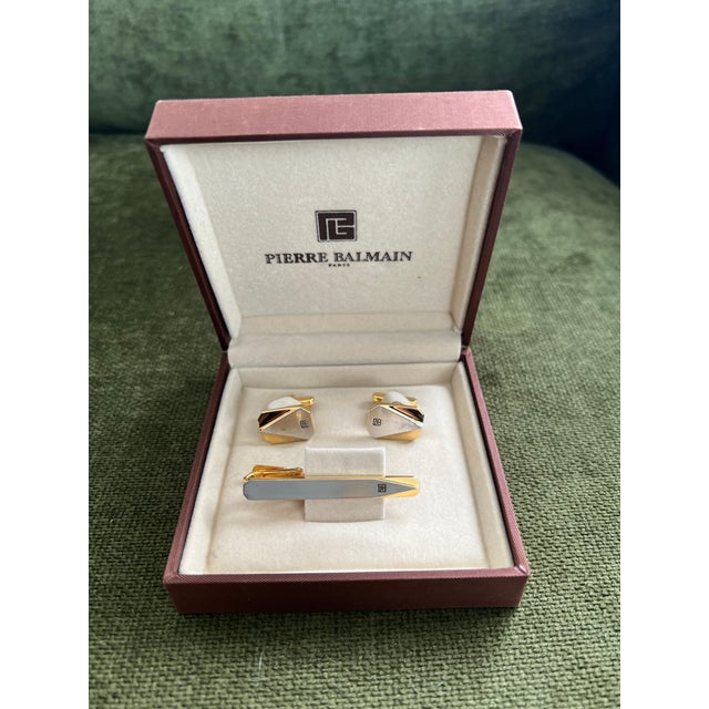 Rare Vintage Balmain 1980s Cufflinks & Tie Bar In Original Champagne Velvet Case For Sale - Image 18 of 18