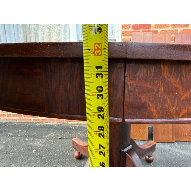 Traditional Antique Art & Craft Regency Style Tiger Oak Extendsion Round Dining Table With 4 Leaves For Sale - Image 3 of 18