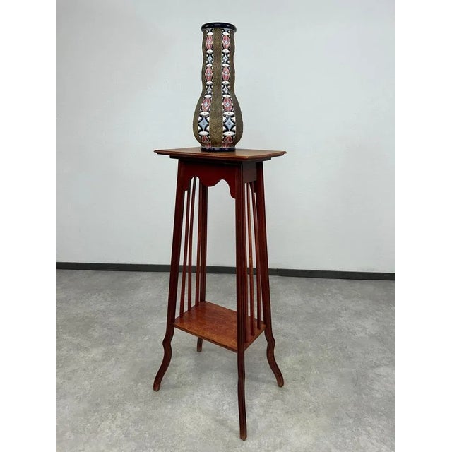 Jugendstil plant stand in nice original condition with signs of use.