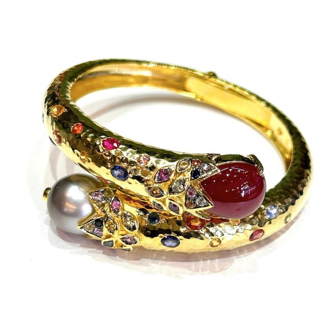 Bochic “Orient” South Sea Pearl, Ruby & Sapphire Bangle Set In 18K Gold & Silver For Sale - Image 9 of 14