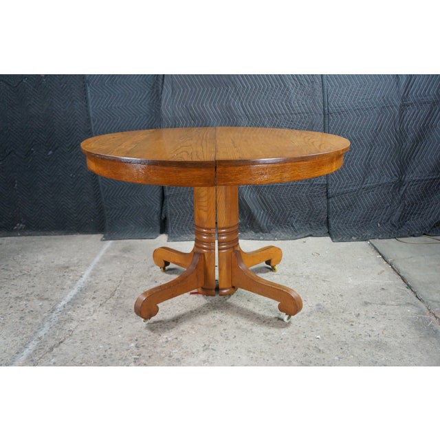 Antique American Classical Victorian Scrolled Oak Round Extendable Dining Table For Sale - Image 6 of 18