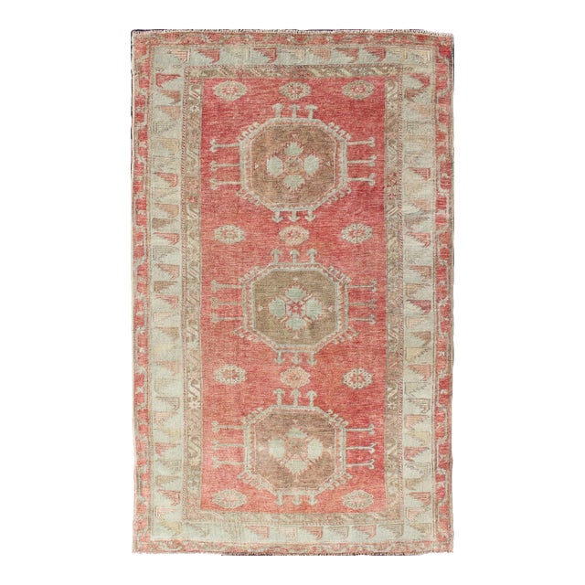Vintage Turkish Oushak Rug With Geometric Medallions 4'5 X 7'7 For Sale