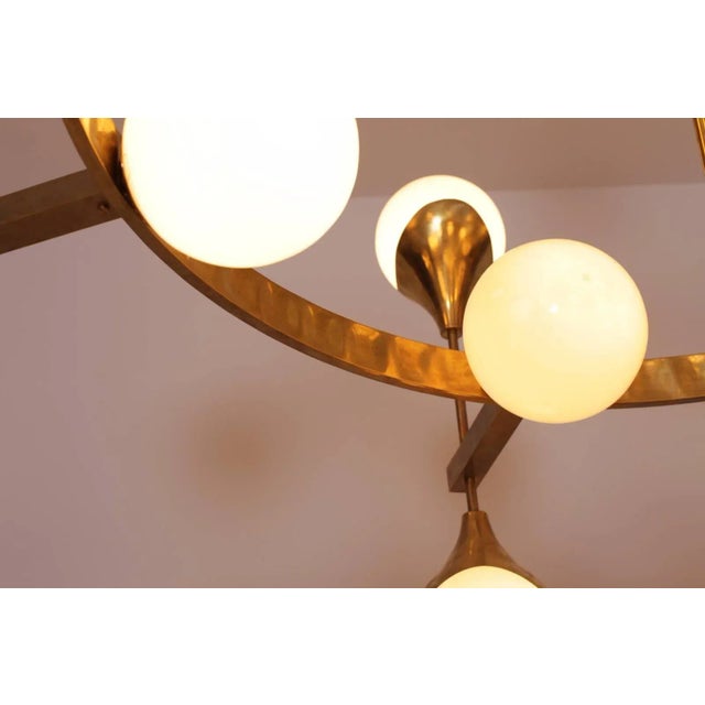 Very Large Murano Glass and Brass Chandelier in the Style of Stilnovo For Sale - Image 6 of 7