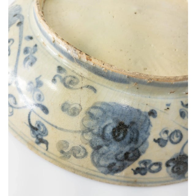 17th Century Chinese Ming Dynasty Export Blue and White Charger, Restored For Sale - Image 9 of 12