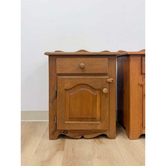 Mid 20th Century Pair of Rustic Pine Nightstands Drawer Arched Cabinet Door Scalloped European For Sale - Image 4 of 17