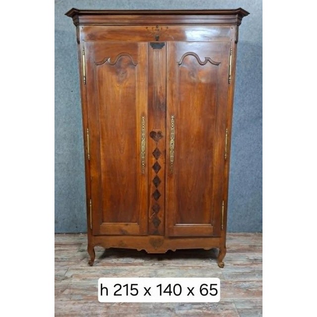 Louis XV Wardrobe in Walnut. For Sale - Image 3 of 8