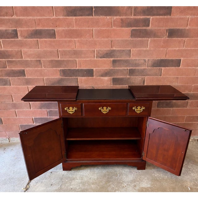 Traditional Vintage Drexel Heritage Mahogany Slide Top Rolling Dry Bar Buffet Server Credenza For Sale - Image 3 of 9