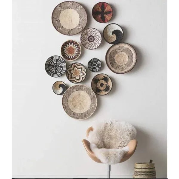 African Rwanda Woven Sweet Grass and Sisal Wall Hanging Basket in Tan & White Swirl For Sale - Image 4 of 6