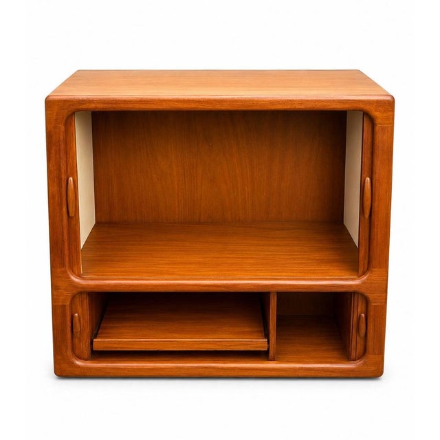 This versatile cabinet comes from the Danish manufacturer Dyrlund. Originally designed to house televisions and multimedia...