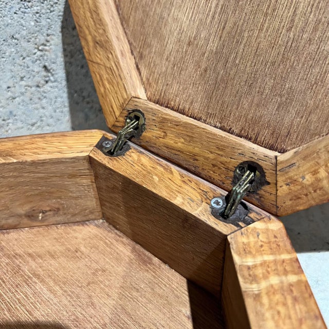 AMBIANIC presents Octagonal Lidded Oak Box Wood marquetry Hinged 3.13 x 10.25 d Preowned vintage Refer to images