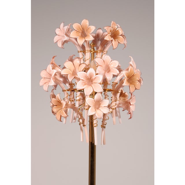 Hollywood Regency Murano Pink Lilly Floorlamp Murano Glass and Gilt Brass by Franco Luce, 1970 For Sale - Image 3 of 13