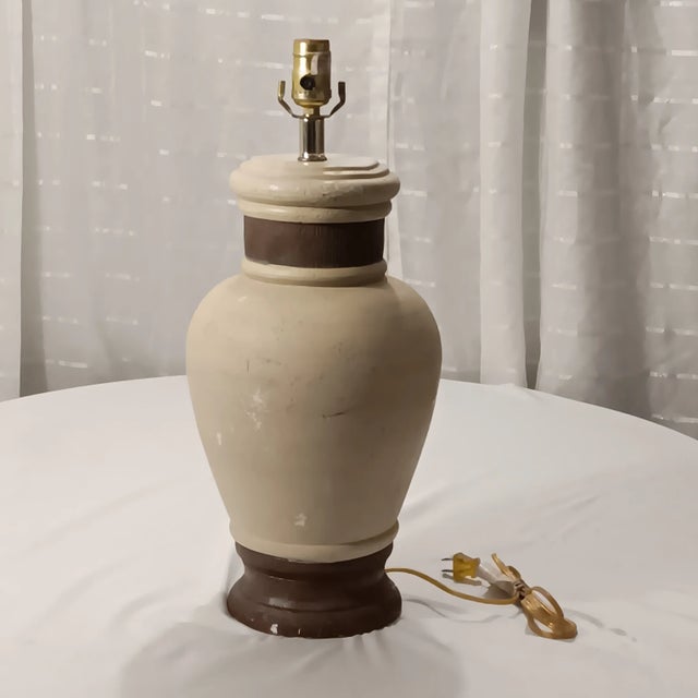 Vintage Mid 20th Century Cream and Brown Color Ginger Jar Ceramic Table Lamp For Sale - Image 4 of 6
