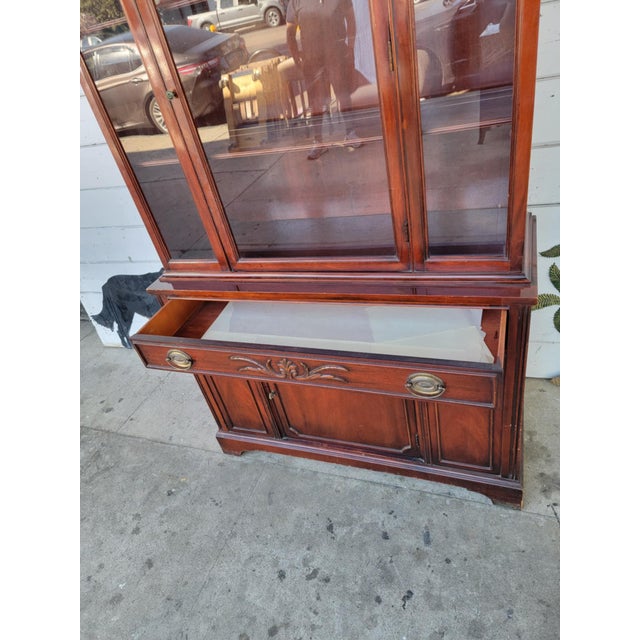 Vintage Traditional Mahogany Wood China Cabinet. For Sale - Image 12 of 18