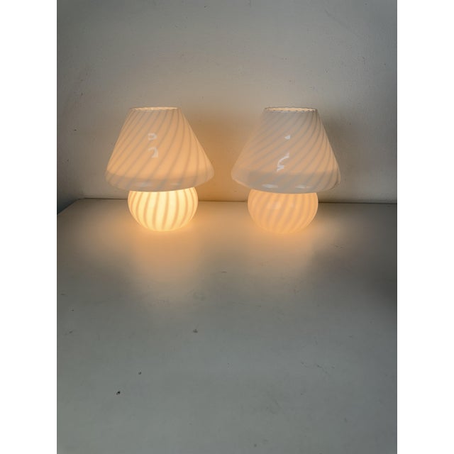 Set of two Venetian Murano glass bedside lamps, 1960 Intact and in good condition, E14 bulbs. Height: 27 cm Diameter: 25...