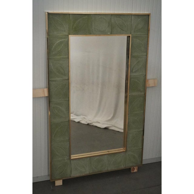 A sturdy scavo green frame captures the gaze of those who observe it, leaving them in ecstasy. The Murano furnaces create...