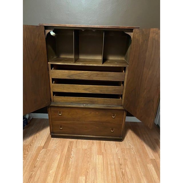 1960s Vintage Broyhill Brasilia II Gentlemans Chest For Sale - Image 5 of 9