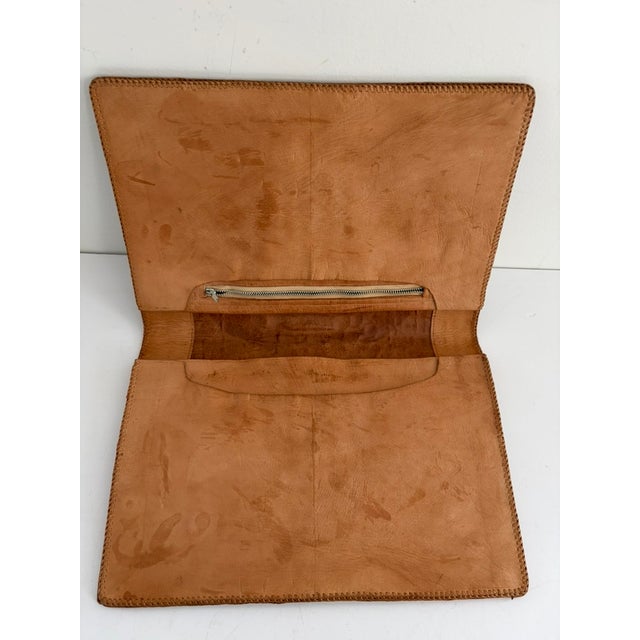 1950s American Vegetable-Tanned Alligator Leather Portfolio – Belly Cut – Mid-Century Executive Case For Sale - Image 5 of 15