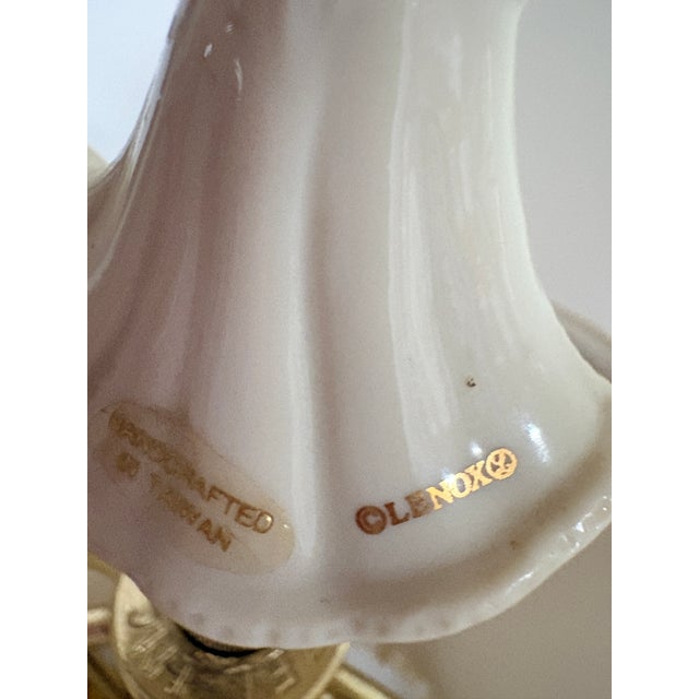 Hollywood Regency Vintage Quoizel Lenox Porcelain Table Lamp With Fringe Shade & Angel Finial For Sale - Image 3 of 11