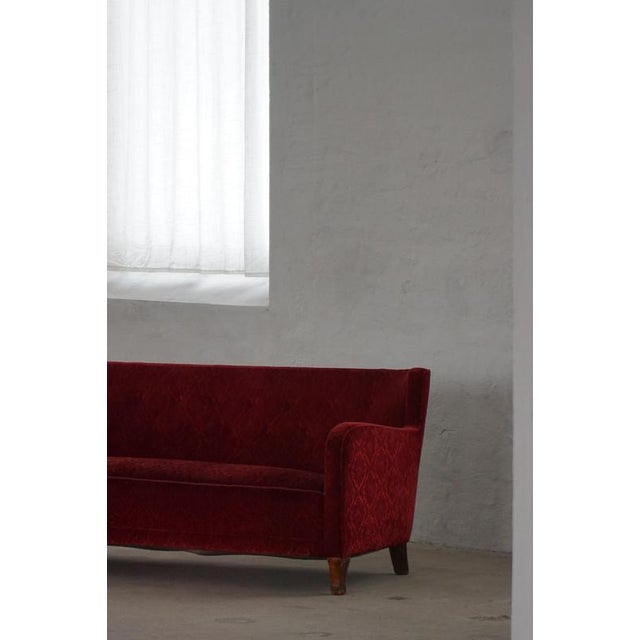 Danish Modern Red Velvet 3-Seater Sofa in the style of Fritz Hansen, 1940s For Sale - Image 17 of 18
