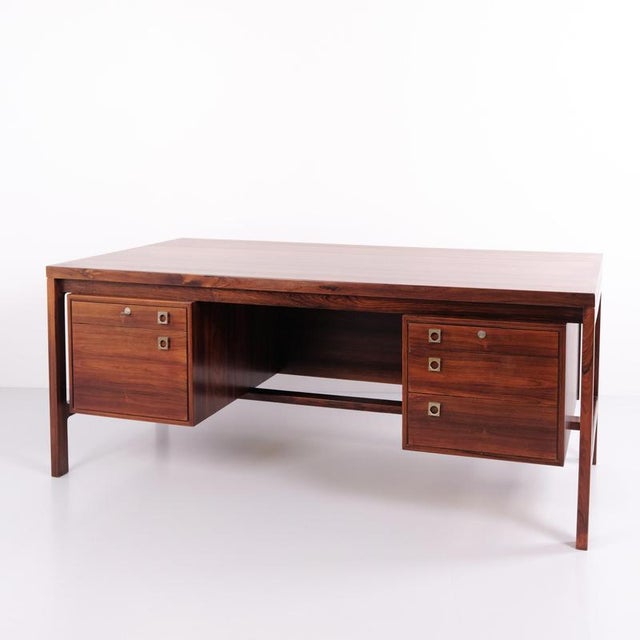 Rosewood desk designed by arne vodder and manufactured by sibast furniture in the 1960s. The desk features a large work...