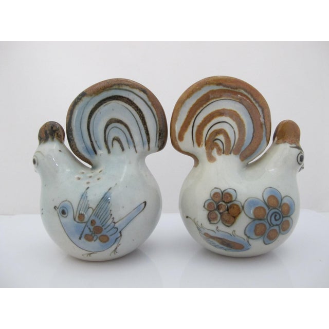 1960s Ken Edwards El Palomar Chicken Tonala Mexican Farmhouse Salt & Pepper Shakers - a Pair For Sale - Image 4 of 10
