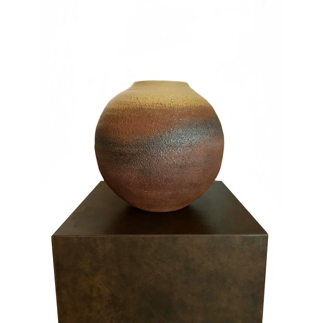 Vintage 1970s Large Mid-Century Modernist Studio Signed Brown Ceramic Sculptural Vase For Sale In Cleveland - Image 6 of 10