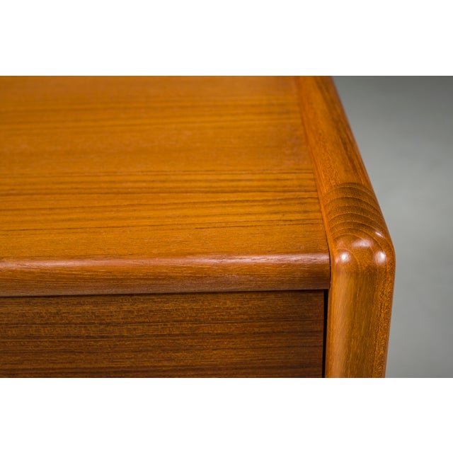 Danish Teak Model VM202 Nightstand attributed to Vildbjerg Møbelfabrik, 1960s For Sale - Image 4 of 13