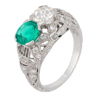 1930s Art Deco Emerald Diamond Platinum Toi Et Moi Ring, Size 5 For Sale