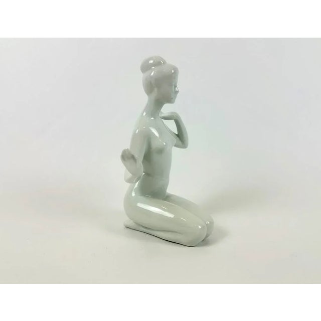 Mid-Century Modern Woman Porcelain Figurine by Jiří Černoch for Royal Dux, 1960s For Sale - Image 3 of 8