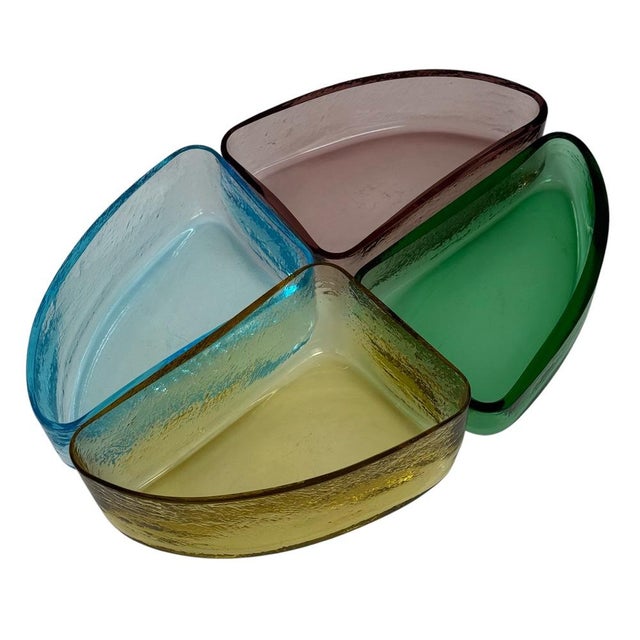 This four-piece Murano bowl collection blends timeless Italian artistry with a modern minimalist edge. Each triangular...