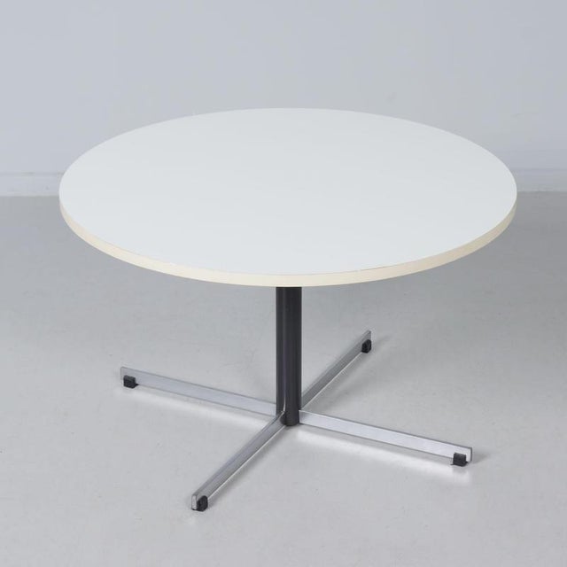 Gispen Round Model 3696 Coffee Table with White Melamine Top and Chrome Base by Gispen, 1970s For Sale - Image 4 of 11