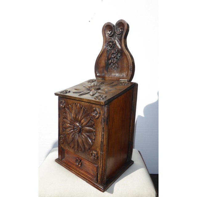 Vintage Ornate Floral Motif Carved Wood Storage / Trinket Box / Flour Box UNIQUE Collectible Box in Great Vintage...