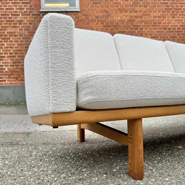 Model GE-236 4-Seater Sofa by Hans J. Wegner for Getama, Denmark, 1960s For Sale - Image 10 of 18