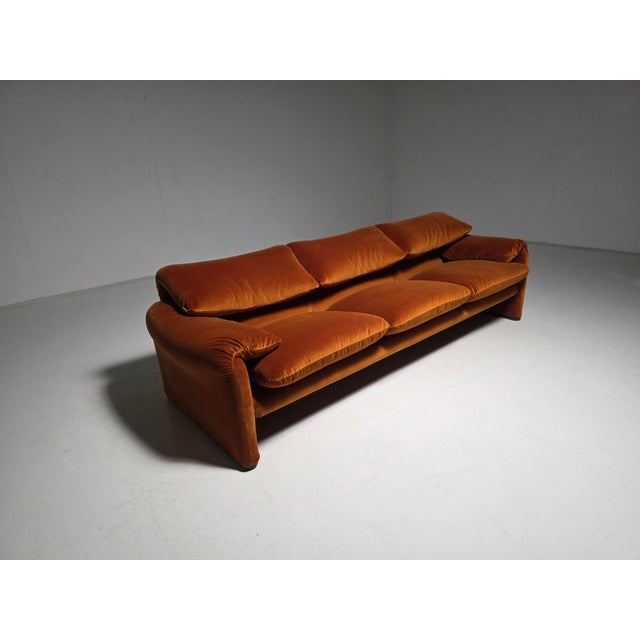 Maralunga Sofa in Burned Orange Velvet by Vico Magistretti for Cassina, 1970s For Sale - Image 11 of 12