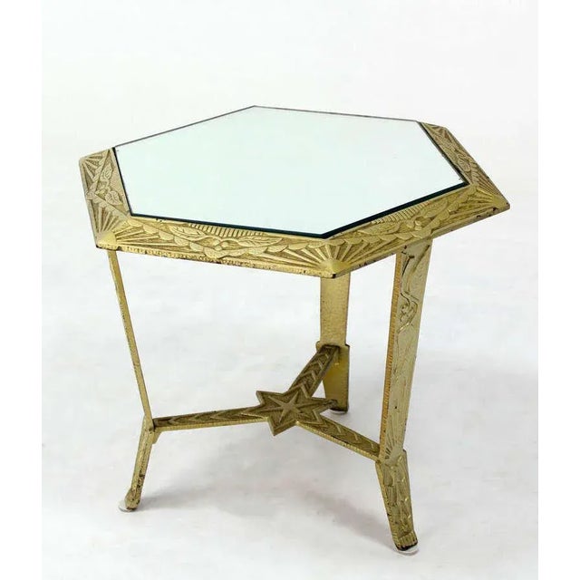 Very nice mid century modern side table. Made in the early 20th century.