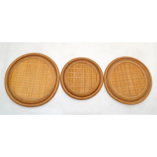 1970s Nesting Decorative Handcrafted Cane & Rattan Beaded Wall Plates Peacock Motif- Set of 3 For Sale - Image 11 of 13