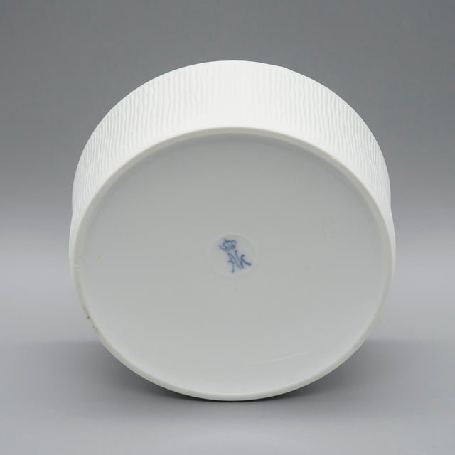 White Mid-Century Modern Bisque Porcelain Lidded Box by Manfred Frey for AK Kaiser, Germany, 1970s For Sale - Image 8 of 10