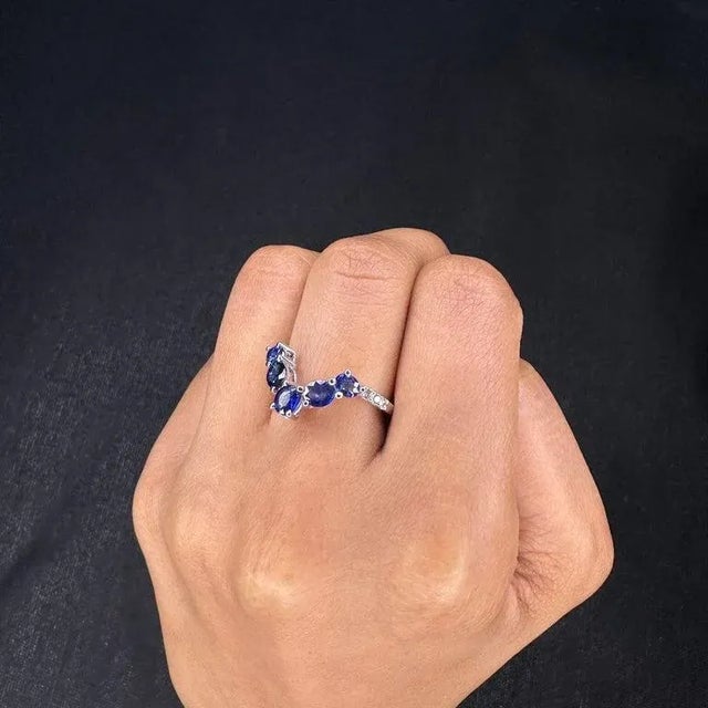 Flanked Diamonds & 1.46ct Blue Sapphire Chevron 'V' Ring Size 7 For Sale - Image 9 of 14
