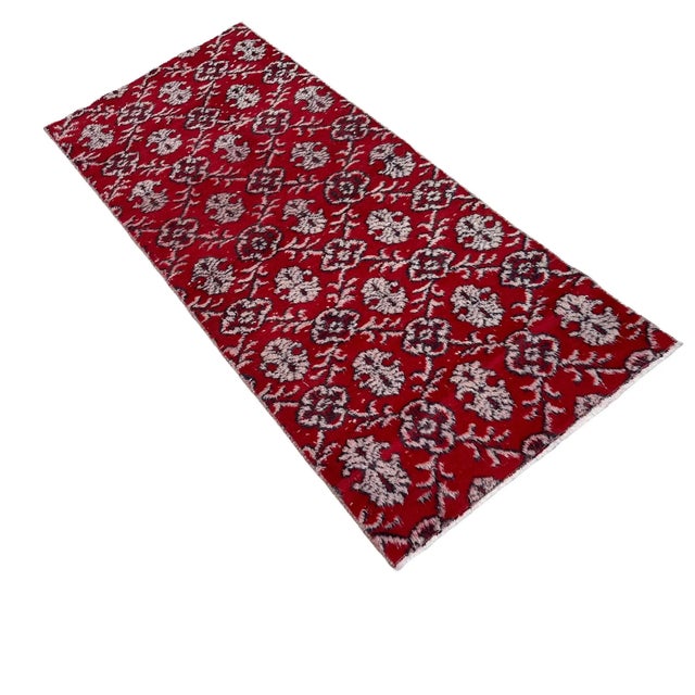 Vintage Turkish Rug % 100 Wool 165 x 70 cm 5'4''X2'3'' Pretty, Turkish Kayseri Rug, made in the 1960s, this is a lovely...