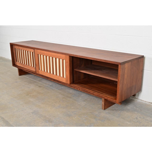 Late 20th Century George Nakashima Style Studio Crafted Sculpted Walnut Sliding Door Sideboard Credenza For Sale - Image 5 of 12