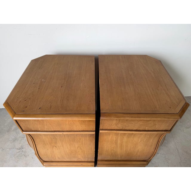 1970s Vintage Hollywood Regency Style Carved Wood Front Door Nightstands – Pair For Sale - Image 5 of 12