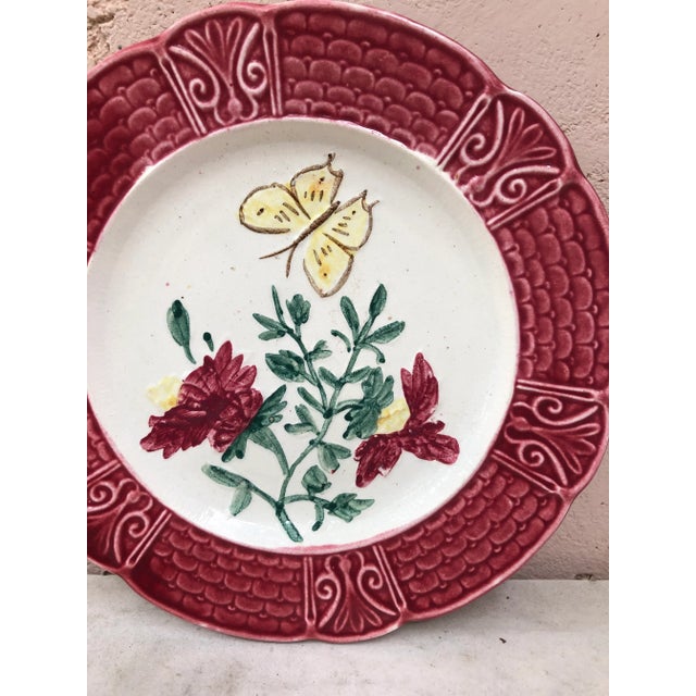 French Country C.1900 French Majolica Plate With Flowers & Butterfly For Sale - Image 3 of 5
