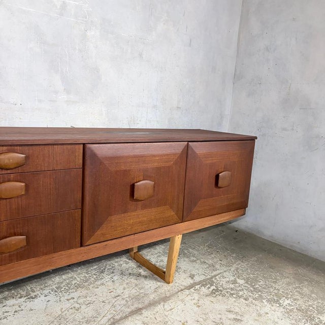 1960s Mid-Century Modern Teak Sideboard from Stonehill, 1960s For Sale - Image 5 of 10