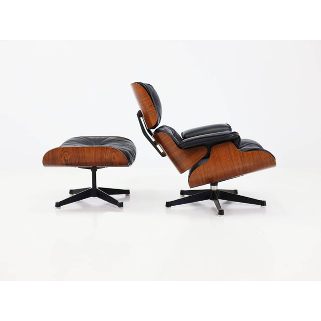 Set of Model 670 Lounge Chair and Ottoman in Rosewood and Black Leather by Charles & Ray Eames for Herman Miller, USA, 1956 For Sale - Image 6 of 17