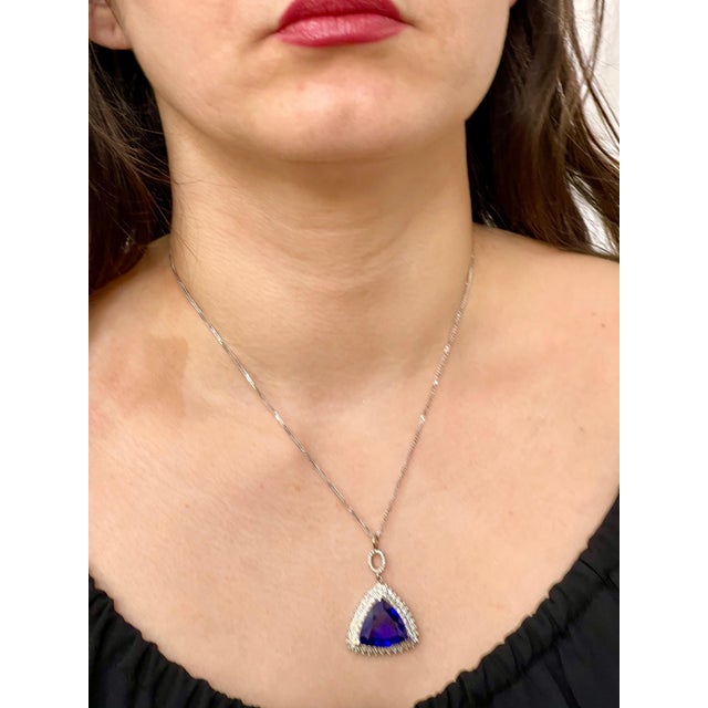 17 Carat AAA Tanzanite and Diamond Pendant or Necklace 18 Karat White Gold For Sale - Image 9 of 18