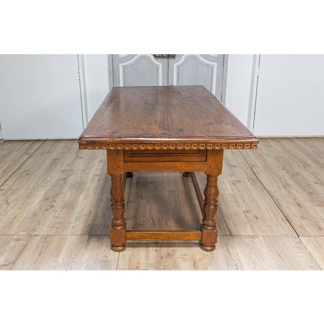 Brown Tuscan 1790s Walnut Refectory Table with Carved Scoop Motifs and Turned Legs For Sale - Image 8 of 18