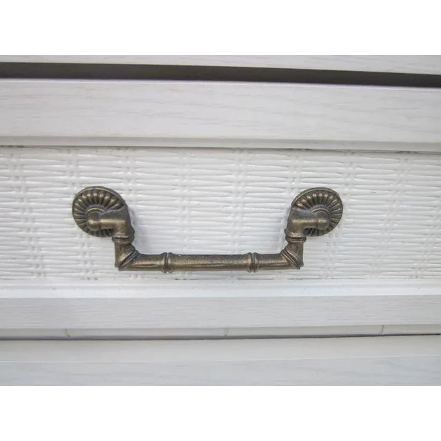 1970s Hollywood Regency Broyhill White Chest Vintage 5 Drawers For Sale - Image 10 of 13