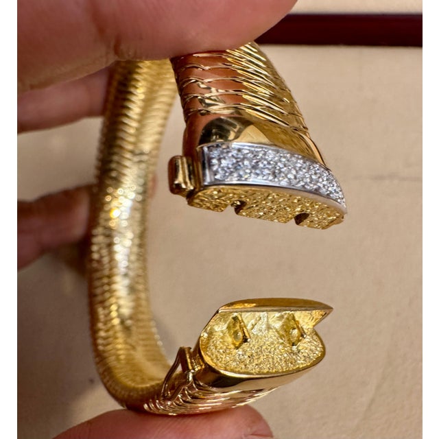 Gold Roberto Coin Diamond Bangle Woven Bracelet 18 Karat Yellow Gold Estate, Medium For Sale - Image 8 of 18