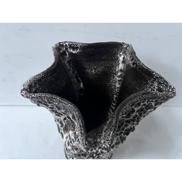 Footed Vase with Lava Decoration by Marius Giuge for Vallauris, 20th Century For Sale - Image 4 of 10